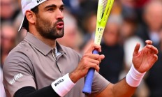 ac米兰-包含美国网球队力克日本网球队，克耶高斯爆发神勇的词条