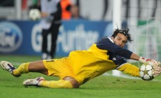 米兰APP下载-橙色闪电撕裂红色城墙，加克波如何用非典型荷兰哲学彻底解构西班牙防线