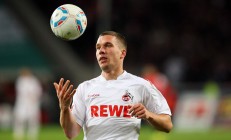 米兰百家乐-绝杀与点燃，当足球的终场哨遇见乒乓的呐喊