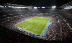 米兰捕鱼-武切维奇连珠炮轰垮防线，湖人铁血终结独行侠反扑