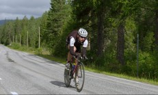 米兰体育app-梅赛德斯完胜迈凯伦，佩雷兹如何扛起全队