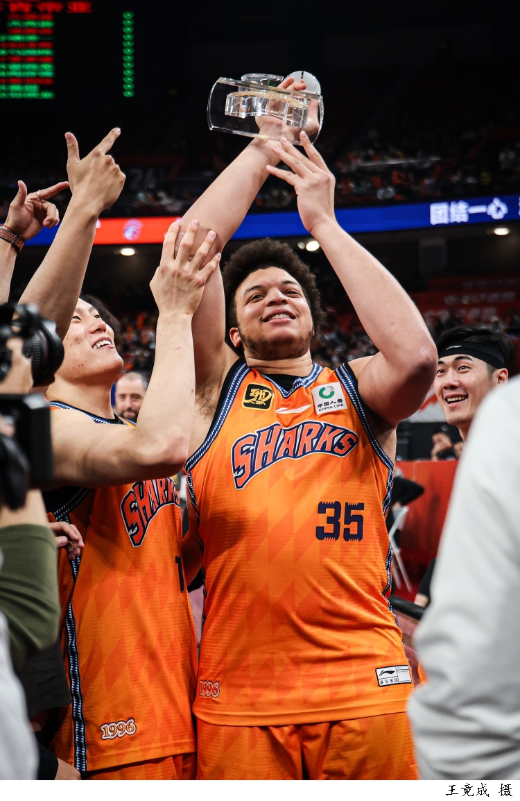 辽宁男篮客场力克上海队，取得大胜的简单介绍