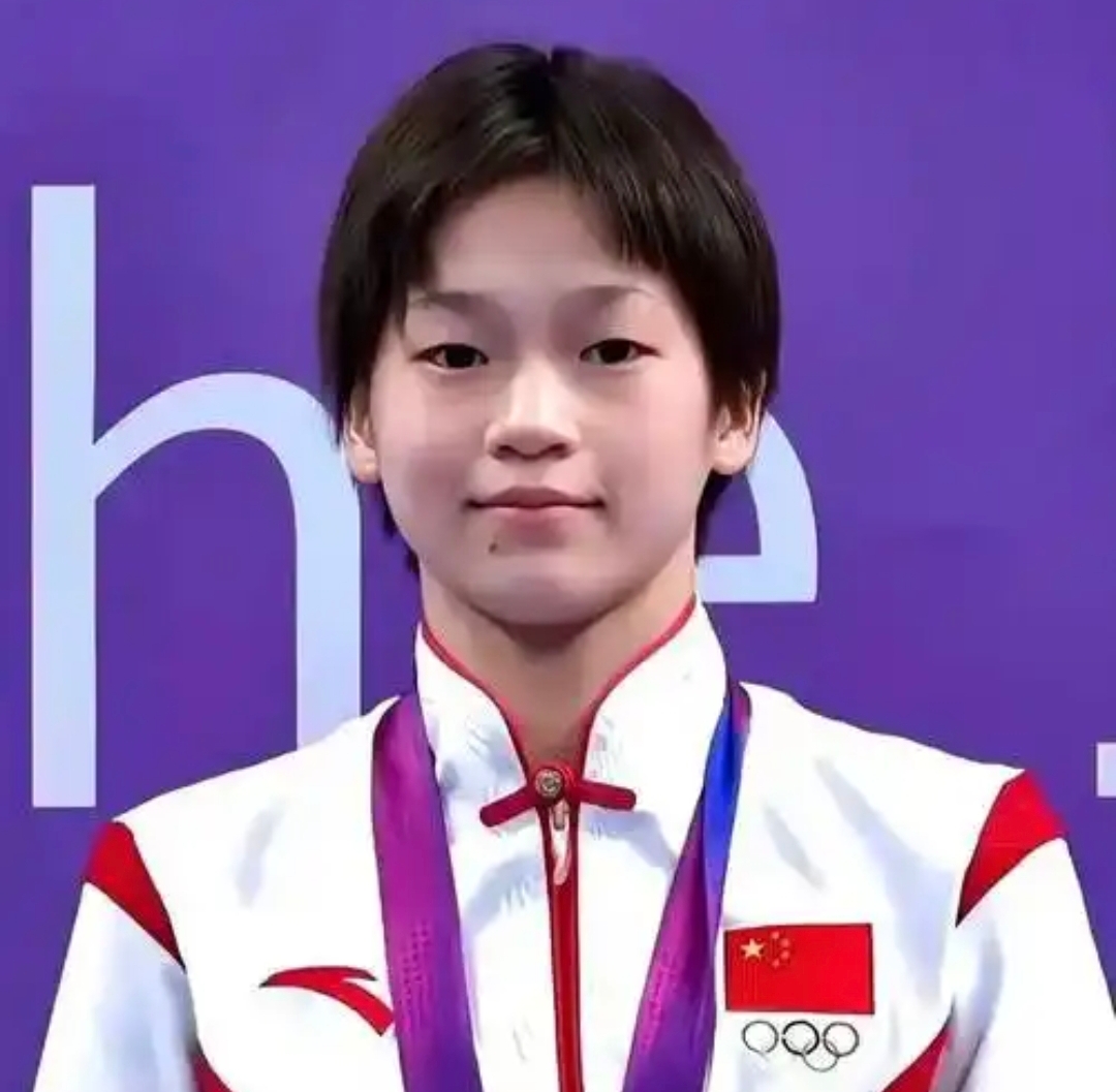 墨西哥选手在体操比赛中登上领奖台，心怀感慨的简单介绍