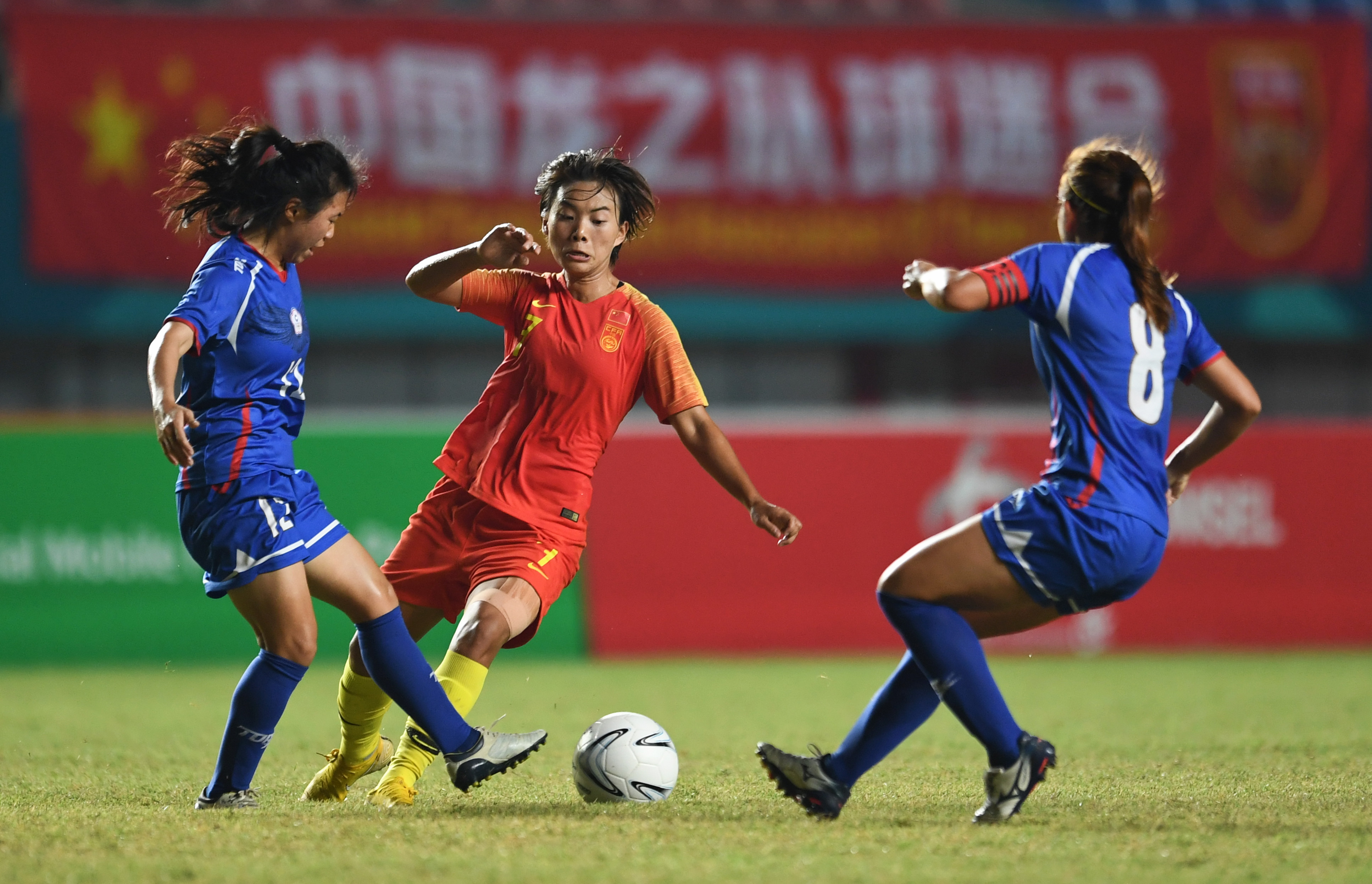 国内足球赛事中，女子球队表现出色！的简单介绍