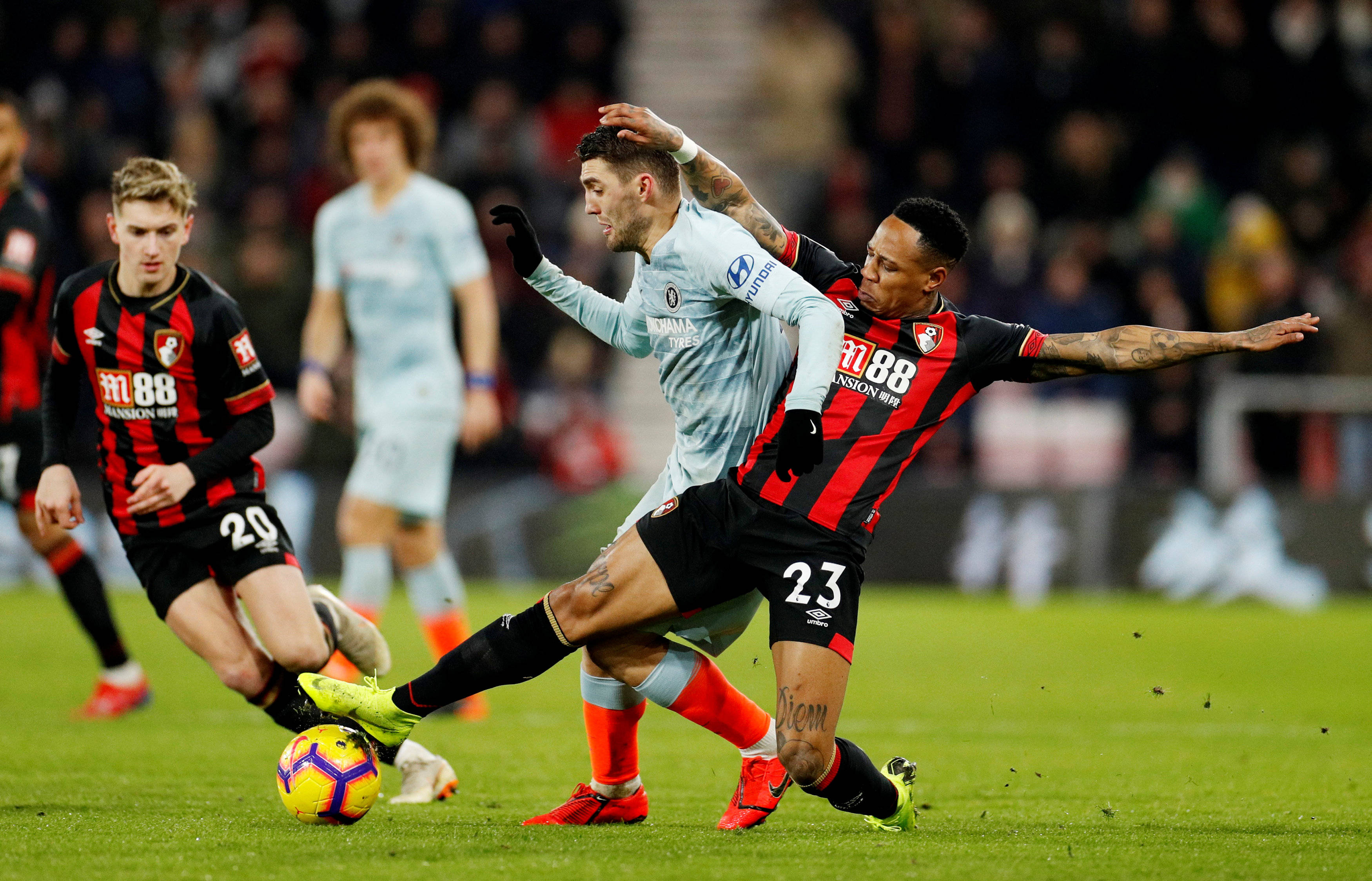 关于伯恩茅斯主场击败狼队，取得关键胜利的信息