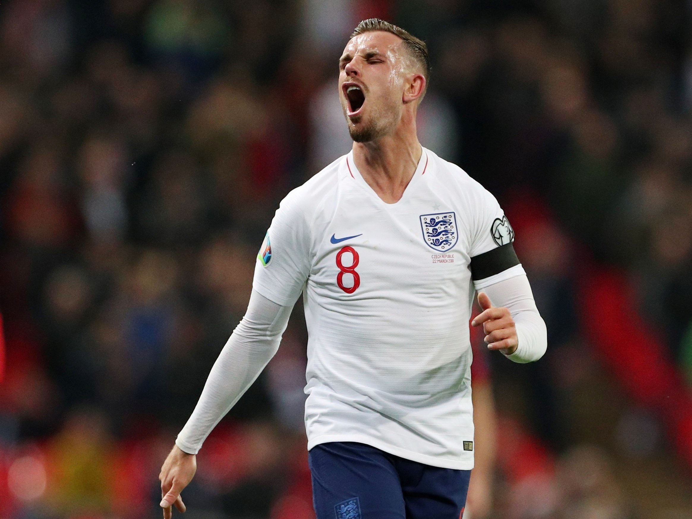 英格兰前锋在俱乐部赛中表现出色的简单介绍