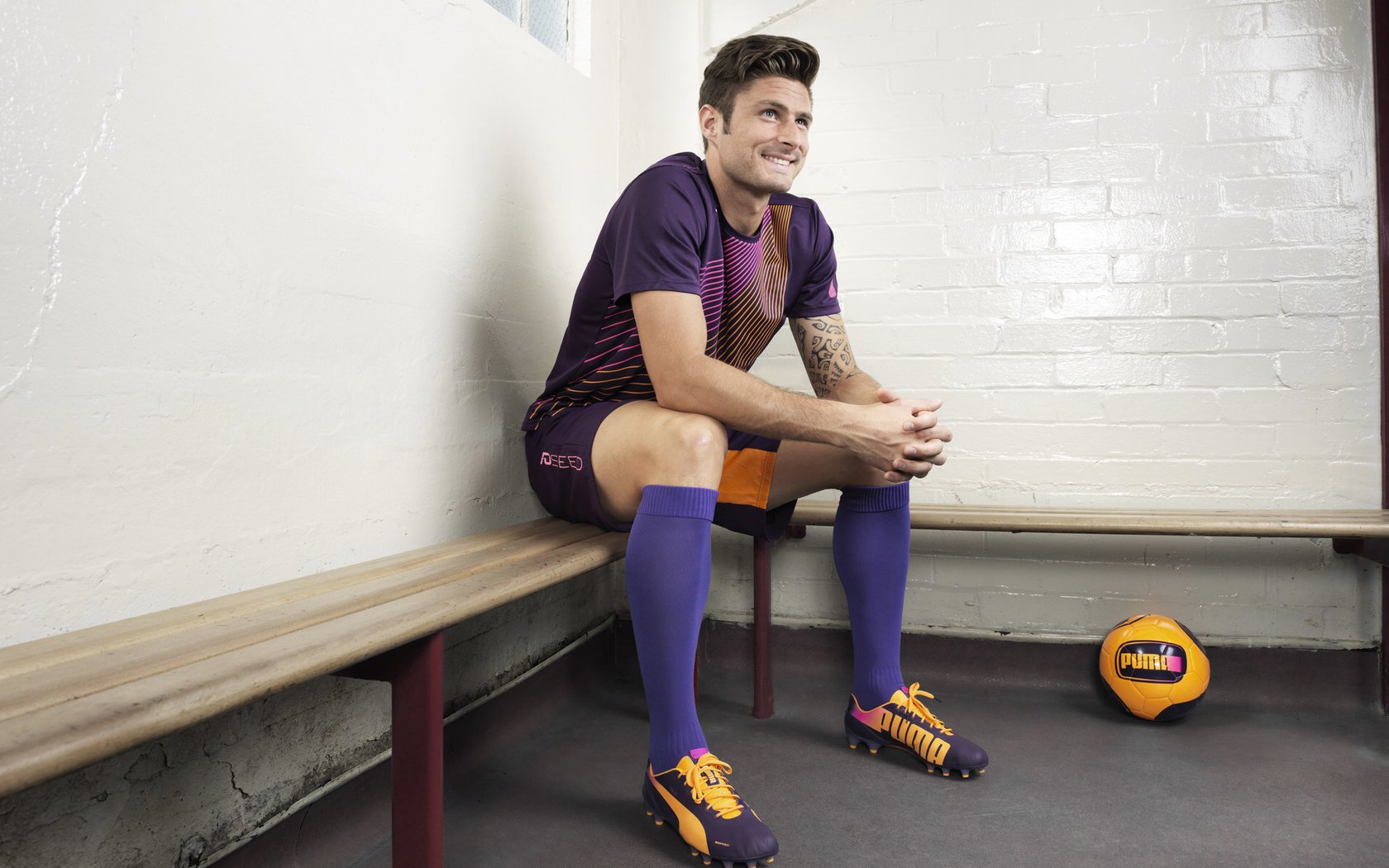 上海队对阵尼克斯,霍勒迪表现堪称教科书