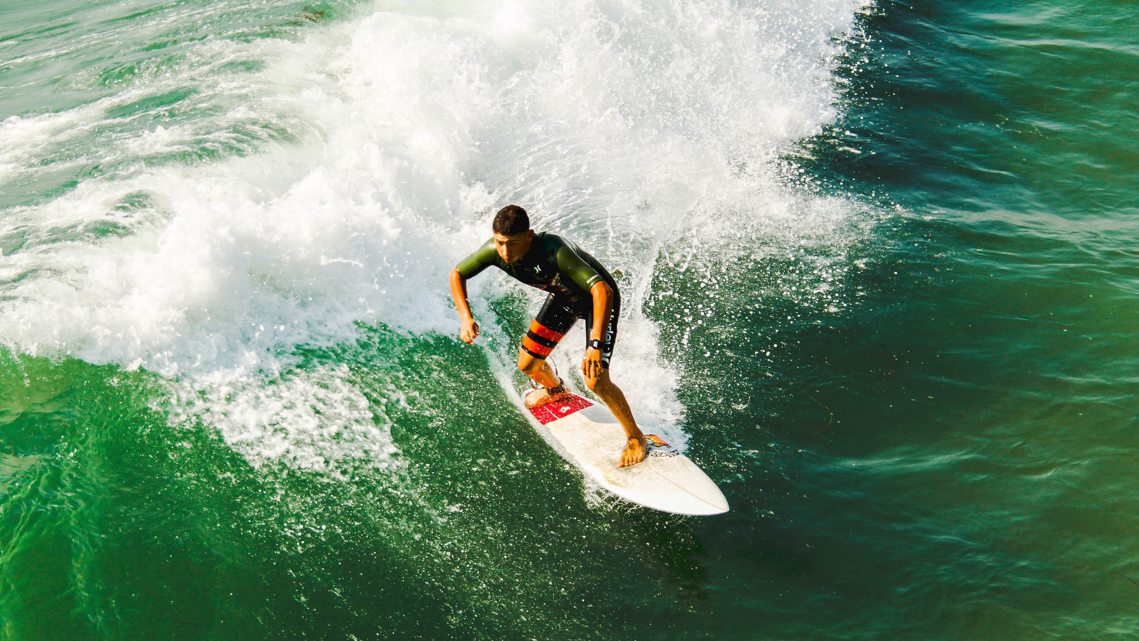 欧冠半决赛焦点战，里昂强行终结巴拉圭，战术纪律铸就经典胜利